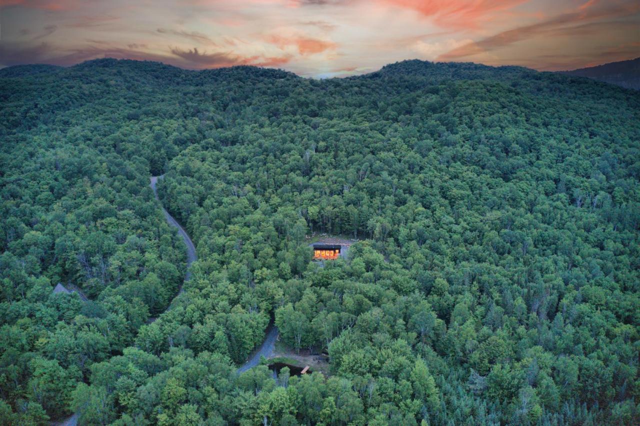 Kallm-Mont-Tremblant Chalet With Hot Tub, Pond & Beach On Private 7Acre Estate Lac-Superieur Exterior foto